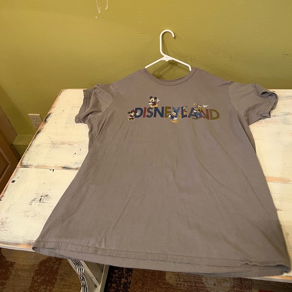 Men’s Disneyland tee shirt size XL